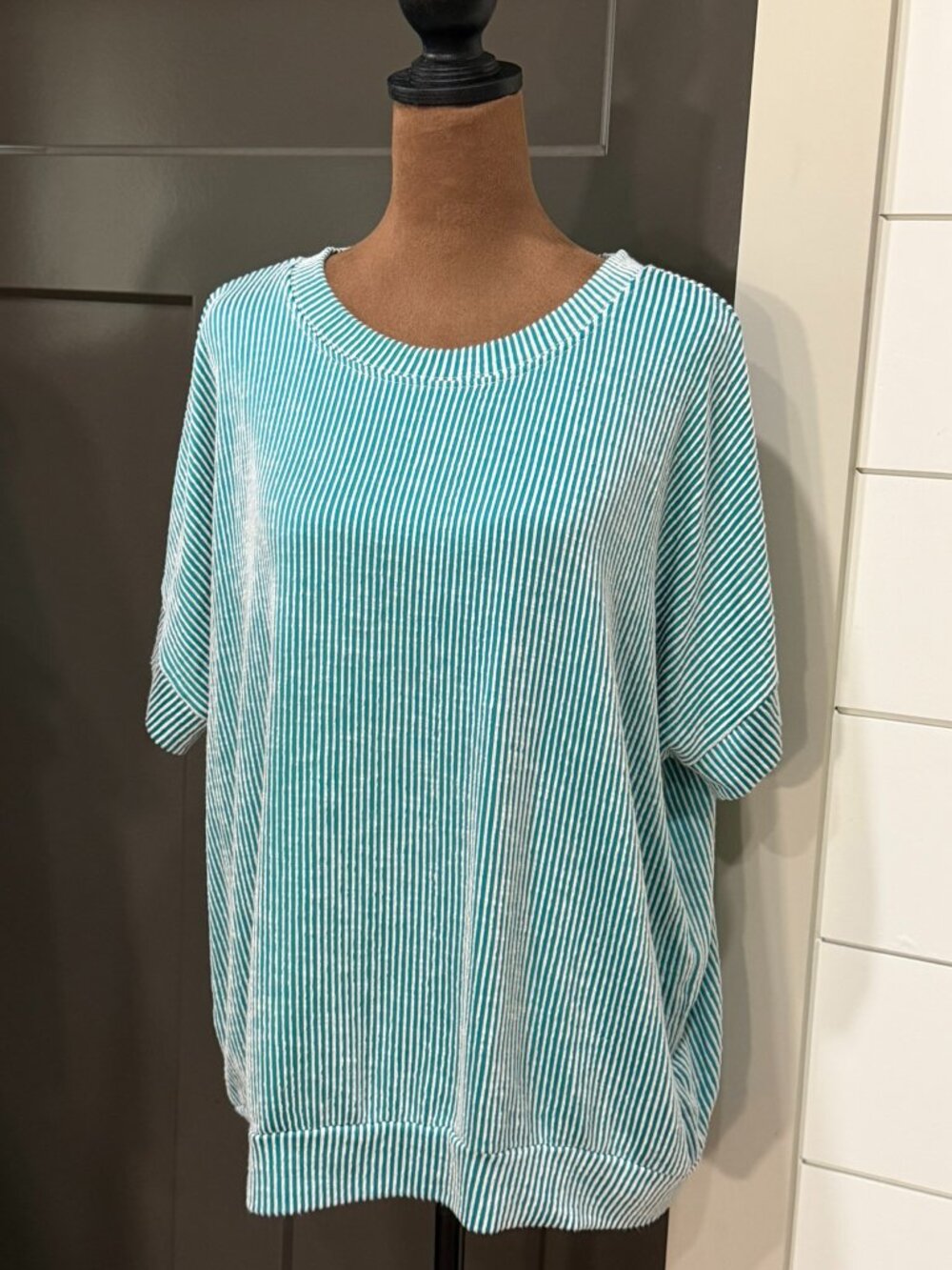 Zenana Teal + White Striped Short Sleeve Top — Size Large — Excellent Condition